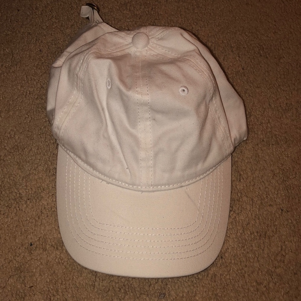 Brandy Melville white hat